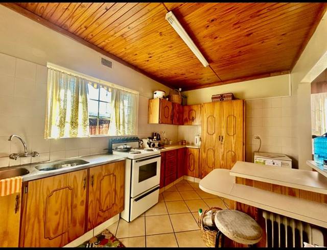 3 BEDROOM HOUSE FOR SALE IN VANDERBIJLPARK CE 2